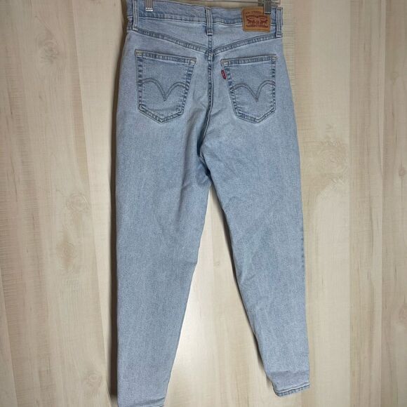 Levi’s high rise mom jeans light wash distressed, size 27 - Picture 15 of 16